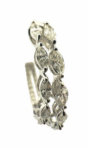 Boucles d'oreilles Boucles d’oreilles créole or blanc 18 carats et diamants navettes 58 Facettes