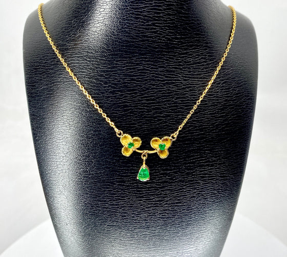 Collier Collier pendentif trilobé en or jaune 18 carats et émeraudes 58 Facettes AB675