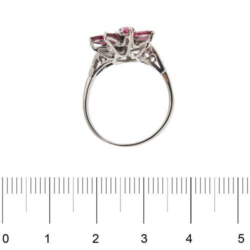 Bague Bague avec rubis et diamants 58 Facettes 35243