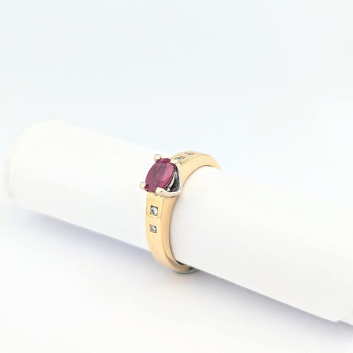 Bague 53 Bague or jaune, rubis, diamants 58 Facettes 30596