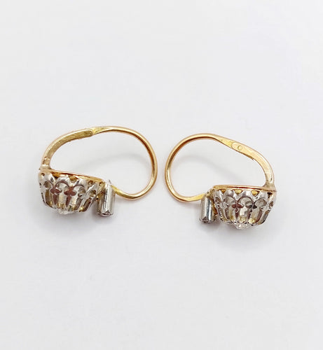 Boucles d'oreilles Dormeuses victorienne or jaune ornée de diamants tailles anciennes en sertis fleur de lys 58 Facettes A04887