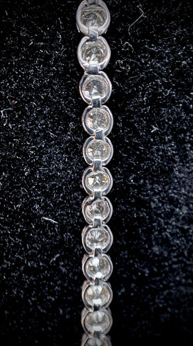 Bracelet Bracelet rivière or blanc serti de 54 brillants de 0,10 carat chacun 58 Facettes