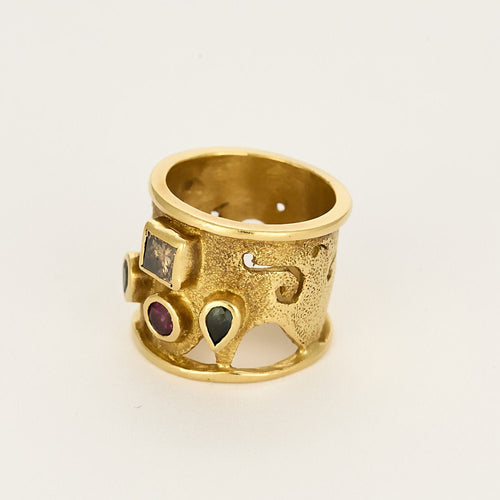 Bague en Or jaune diamant, péridots et grenat