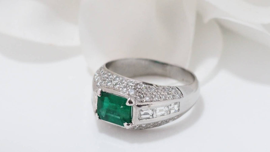Bague 55.5 Bague jonc en or blanc émeraude et diamants 58 Facettes 31937