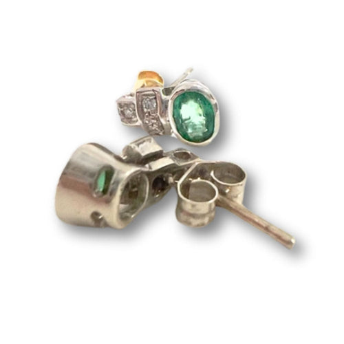 Boucles d'oreilles Boucles d'oreilles au design contemporain du XXe siècle en or 18 carats avec diamants et émeraudes 58 Facettes Q939A (899)