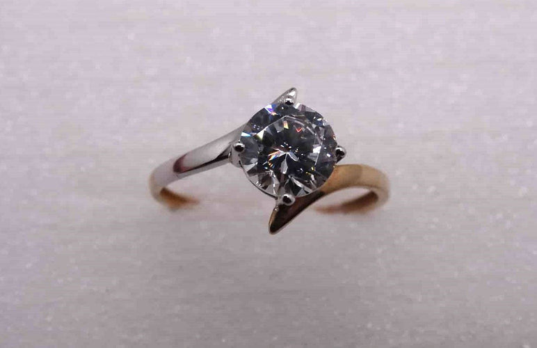 Bague 56 Bague solitaire or et Oxyde de Zirconium 58 Facettes 13071