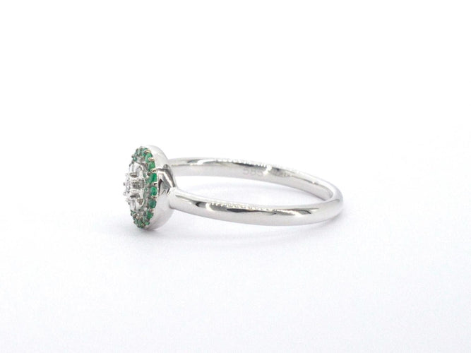 Bague 54 Bague en or blanc avec diamants et émeraudes 58 Facettes 2344