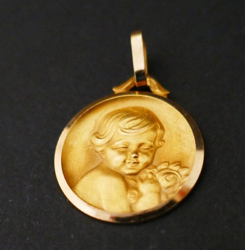 Pendentif Médaille Ange et bouquet de roses Art Déco 58 Facettes