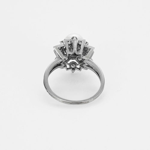 Bague en or blanc, platine, perle de culture blanche et diamants