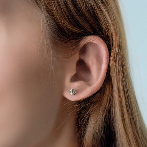 Boucles d'oreilles Boutons d'oreilles en or blanc et diamants 58 Facettes AUX1373X2