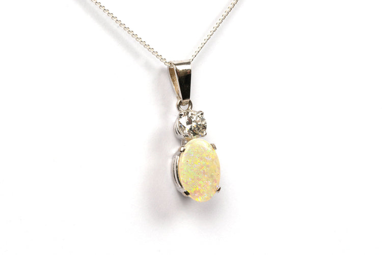 Pendentif Pendentif contemporain or blanc, opale et diamant 58 Facettes 21757