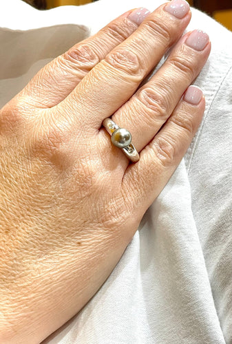 Bague 54 Bague jonc or blanc 18 carats perle de Tahiti et diamants 58 Facettes