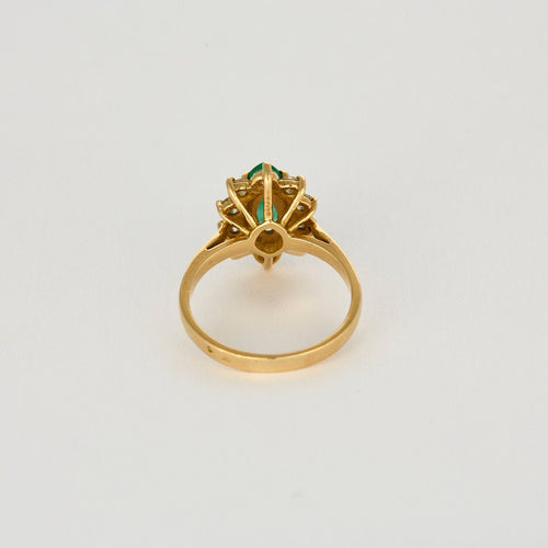 Bague 56 Bague navette, or jaune, diamants et émeraude 58 Facettes SMA01091
