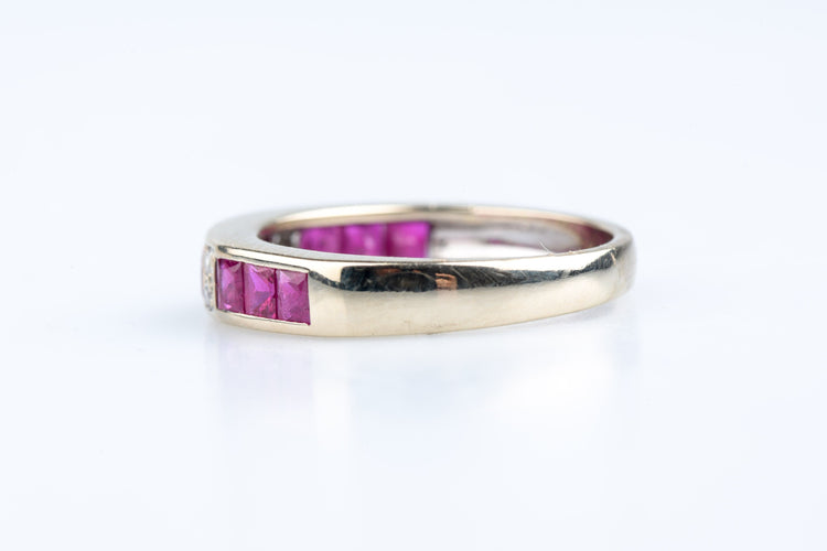 Bague 52 Bague demi-alliance or jaune, rubis et diamants – 1,35 ct de rubis & 0,04 ct de diamant 58 Facettes BG41400048-107