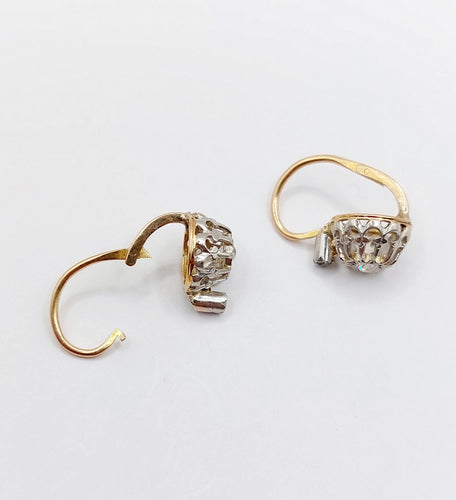 Boucles d'oreilles Dormeuses victorienne or jaune ornée de diamants tailles anciennes en sertis fleur de lys 58 Facettes A04887