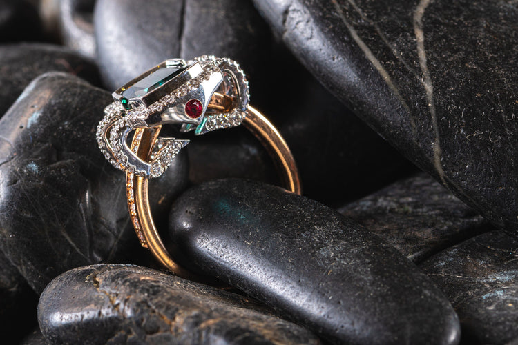 Bague 59 Portrait of an Idea ring – Unique Creation by Gianpiero Casolani 58 Facettes GCR001
