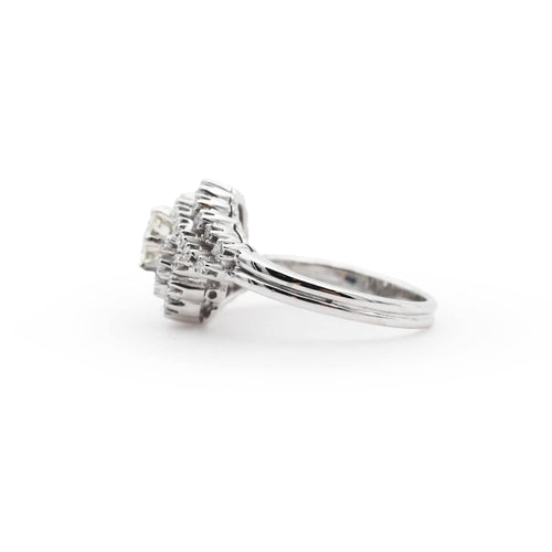 Bague Bague en or blanc avec un diamant central de 0,40 ct et des diamants d'accompagnement 58 Facettes 17321