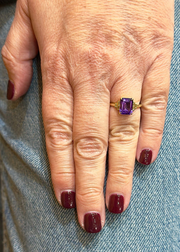 Bague Bague en or 18 carats , améthyste et diamants 58 Facettes