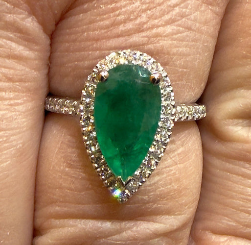 Bague 52 Bague en or blanc 18 carats émeraude et diamants 58 Facettes