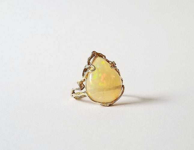Bague 52 Bague or jaune 18k et Opale 58 Facettes