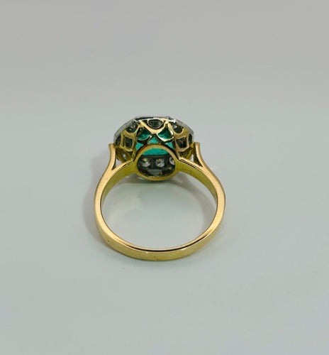 Bague 50 Bague de style Art Déco en or jaune et platine, avec une émeraude centrale et des diamants 58 Facettes 50243