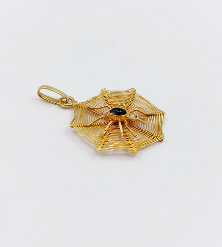 Pendentif vintage or jaune araignée sur sa toile, pierre bleue et perle 58 Facettes A06223