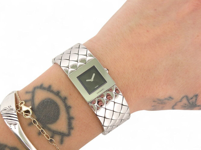 Montre vintage montre CHANEL matelasse h0009 19mm en acier quartz lady 58 Facettes 271264