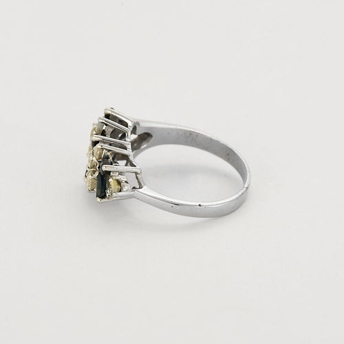 Bague 57 Bague en or blanc, diamants et saphirs 58 Facettes PER00662
