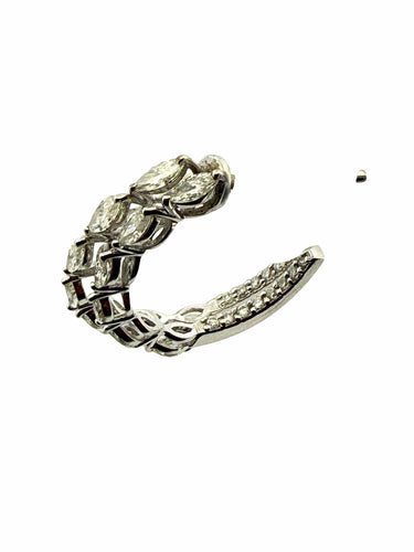 Boucles d'oreilles Boucles d’oreilles créole or blanc 18 carats et diamants navettes 58 Facettes