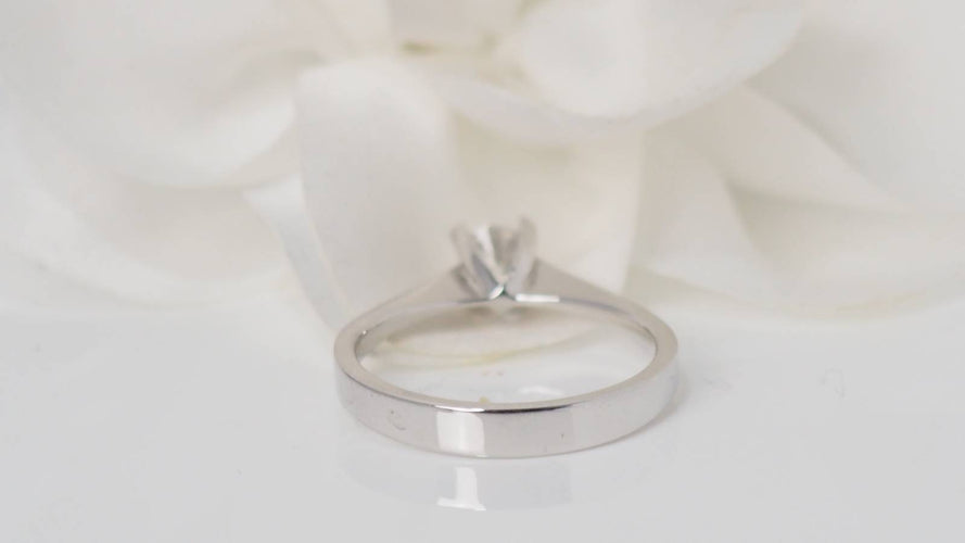 Bague 55 solitaire en or blanc et diamant 0,41 ct Certifié 58 Facettes 31816