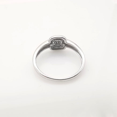 Bague 56 Bague en or blanc et diamants 58 Facettes