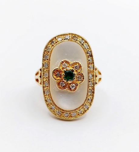 Bague 50.5 Bague marquise vintage or plaque de nacre, marguerite, émeraude et diamants 58 Facettes A03995
