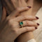 Bague 50-51 Bague en or jaune 18K avec emeraude de Colombie 2,88 cts et diamants baguette - Certificat Carat Gem Lab - Taille ajustable 58 Facettes FB09851