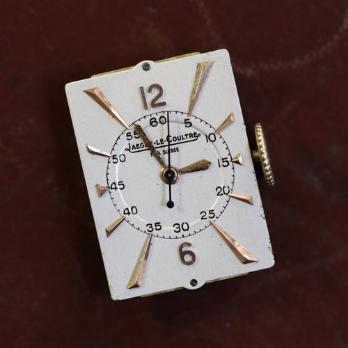 Montre Montre Jaeger-LeCoultre Rectangulaire – Or Jaune 18k – Calibre 437/1 – 1945 – Boîte Française 58 Facettes FB10700