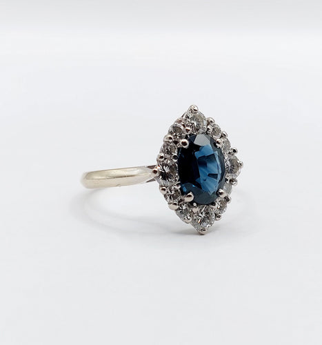 Bague 51 Bague marquise style art déco or blanc ornée d'un saphir naturel et de diamants taille brillants 58 Facettes A04625