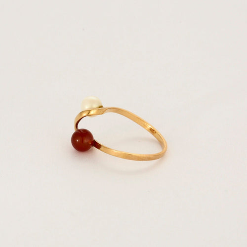 Bague 51 Bague Toi et Moi en or jaune sertie de perle de culture et d'une friedelite rouge 58 Facettes LP1167