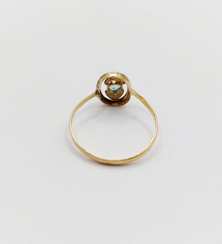 Bague 51 Petite bague Art Nouveau or jaune et pierre verte (circa 1910) 58 Facettes A06017