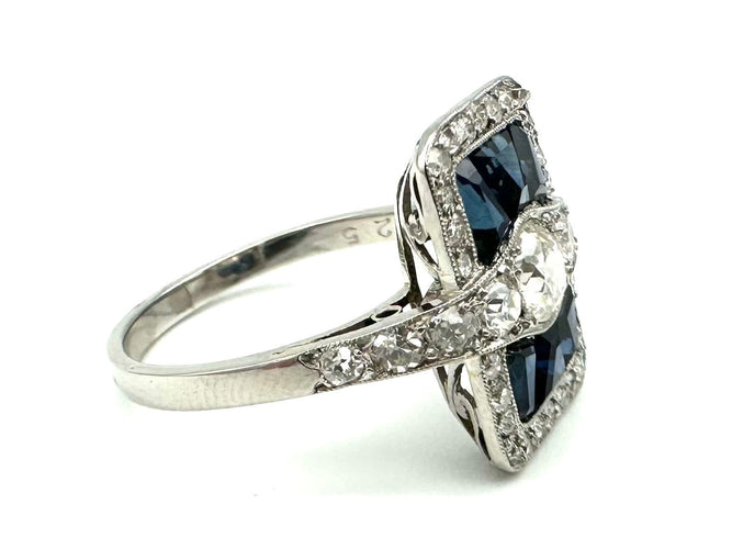 Bague 54 Bague Art-Déco en platine, saphirs calibrés et diamants 58 Facettes
