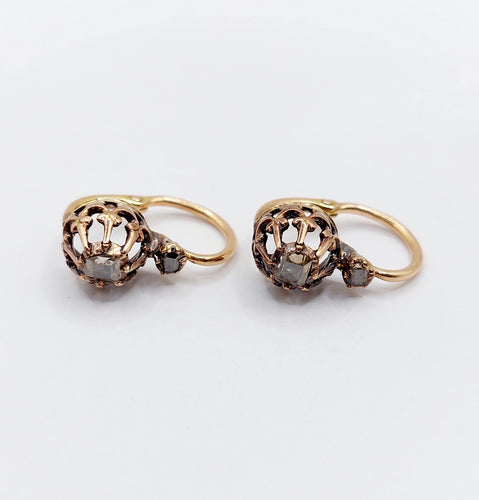 Boucles d'oreilles Dormeuses victorienne or jaune et diamants sur paillon et sertis fleurs de lys 58 Facettes A05651
