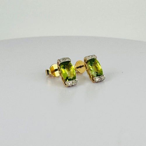Boucles d'oreilles Boucles d'oreilles en or jaune, péridots ovales et diamants 58 Facettes 2511008