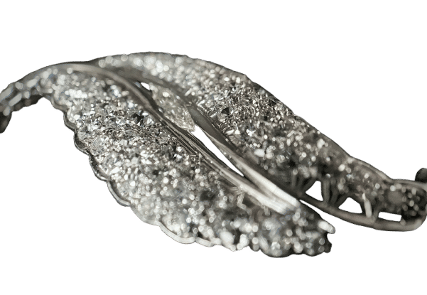 Bague 50 Bague platine en forme de feuille ornée de 4,65 carats 58 Facettes