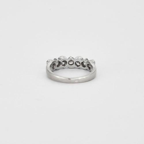 Demi-alliance en or rhodié et diamants 58 Facettes 240251