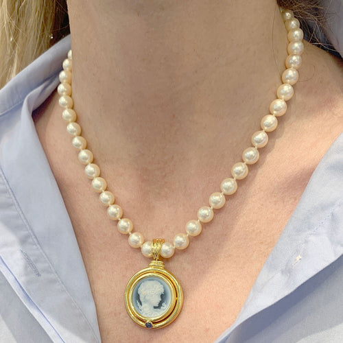 Collier Collier or jaune, perles de culture, camée onyx. 58 Facettes 34595
