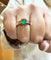 Bague 53 Bague en or blanc émeraude de Colombie et diamants princesses 58 Facettes