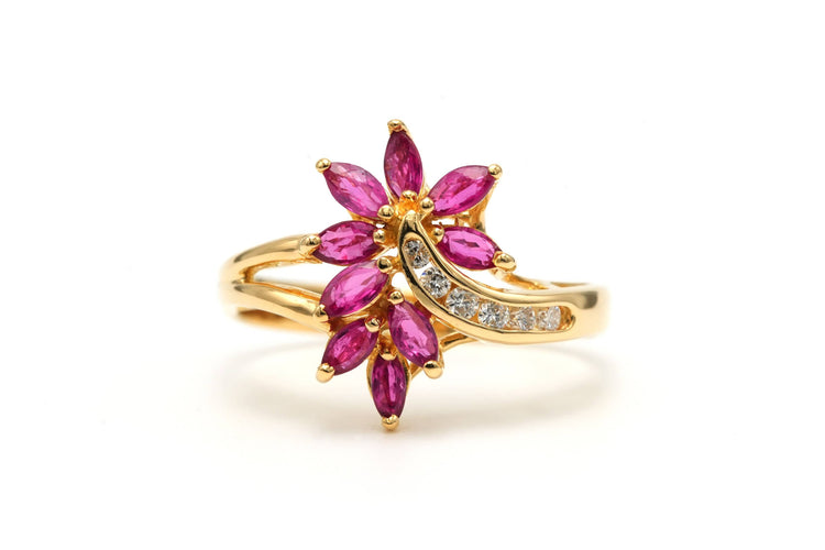 Bague 57 Bague contemporaine or jaune, rubis et diamants 58 Facettes B748