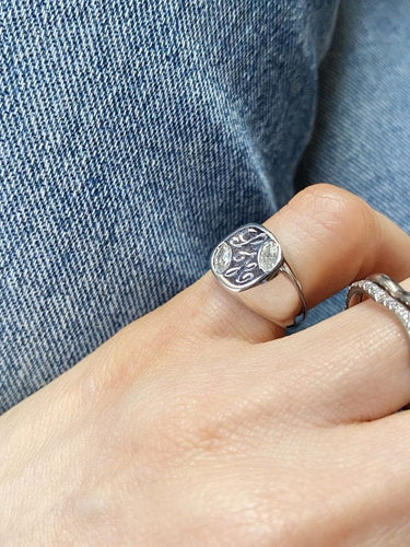 Bague 47 Bague chevalière en or blanc 18k et diamants 58 Facettes