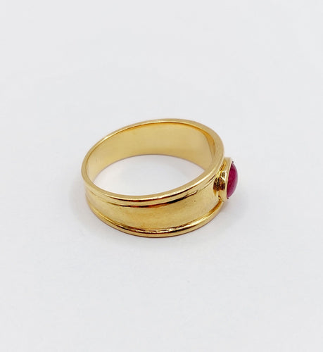 Bague jonc vintage Art Déco or jaune, cabochon de rubis 58 Facettes A06209