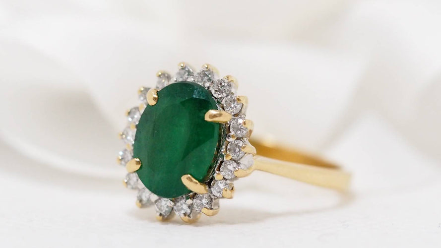 Bague 60 Bague marguerite en or jaune, émeraude ovale et diamants 58 Facettes 30768