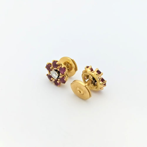 Boucles d'oreilles Boucles d'oreilles florales en or jaune rubis et diamants 58 Facettes 29039