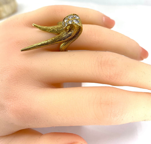 Bague Bague en or 18 carats sertie de diamants signée MAUBOUSSIN 1967 58 Facettes